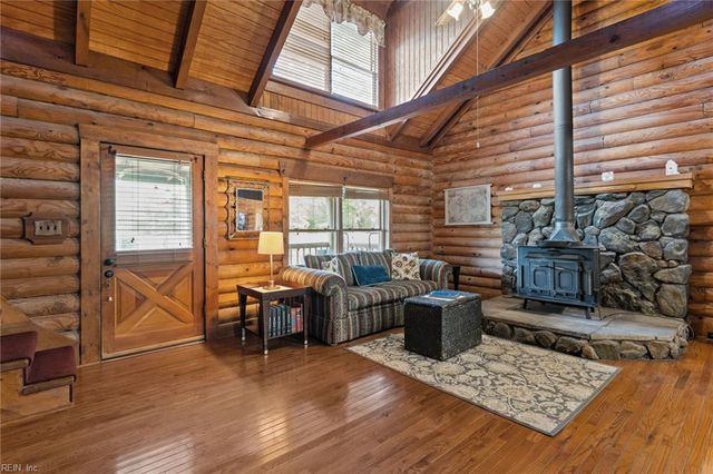 11202 Cabins End LN, Gloucester, VA 23061