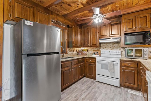 11202 Cabins End LN, Gloucester, VA 23061