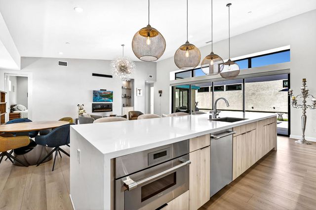 795 Obsidian Loop W, Palm Springs, CA 92264