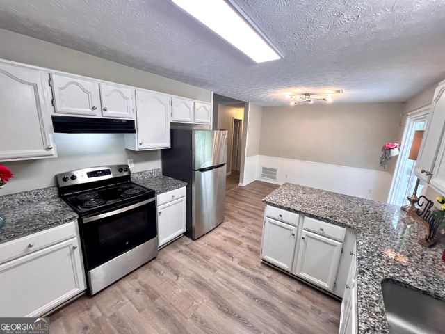 12 Oak Street, Newnan, GA 30263