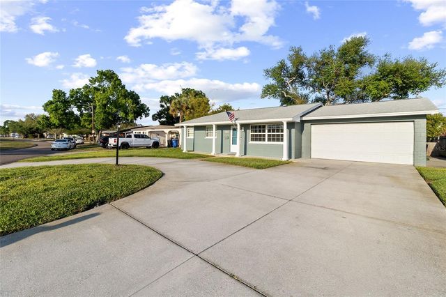 7001 18TH STREET N, St Petersburg, FL 33702