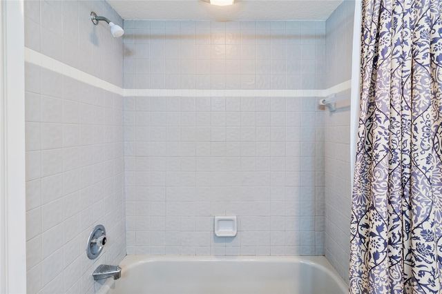 7001 18TH STREET N, St Petersburg, FL 33702