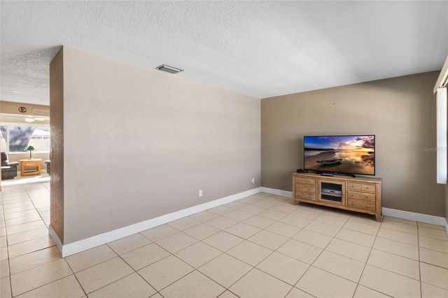 7001 18TH STREET N, St Petersburg, FL 33702