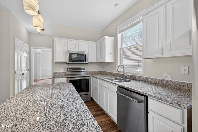 1402 Willow Leaf Way, Apex, NC 27502