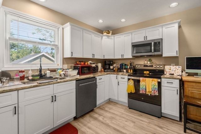 38 Manchester Ter, Springfield, MA 01108