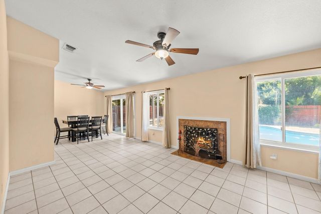 950 Rancho Roble Way, Sacramento, CA 95834