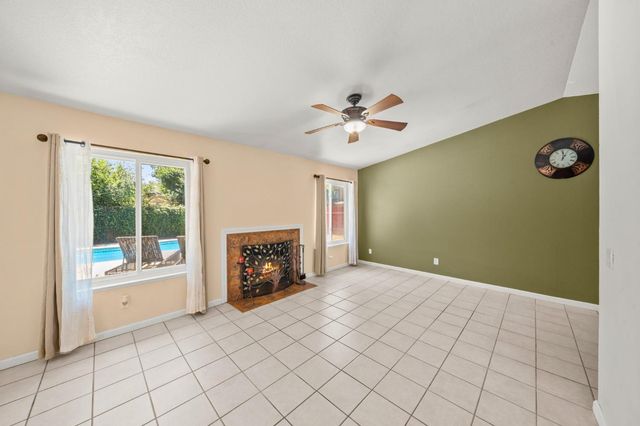 950 Rancho Roble Way, Sacramento, CA 95834