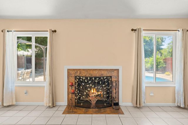950 Rancho Roble Way, Sacramento, CA 95834