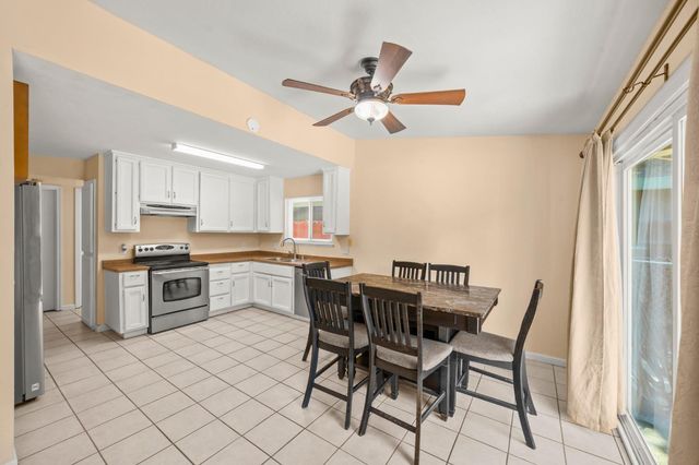 950 Rancho Roble Way, Sacramento, CA 95834