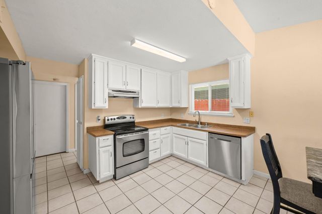950 Rancho Roble Way, Sacramento, CA 95834