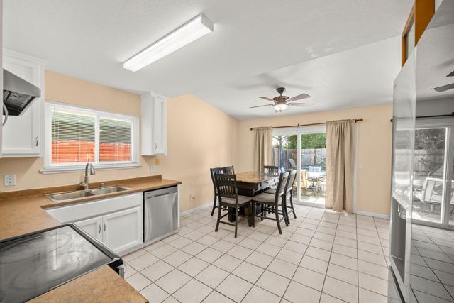 950 Rancho Roble Way, Sacramento, CA 95834