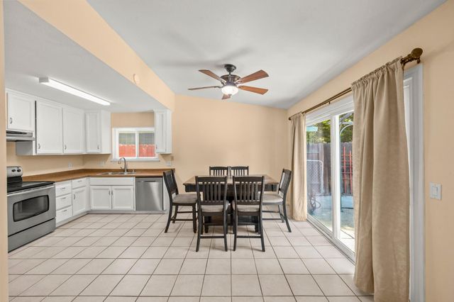 950 Rancho Roble Way, Sacramento, CA 95834