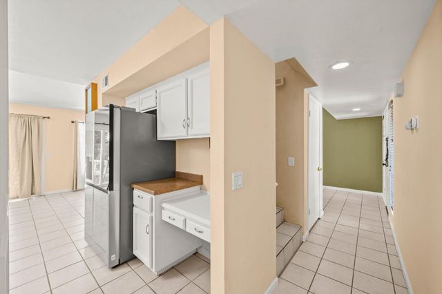 950 Rancho Roble Way, Sacramento, CA 95834