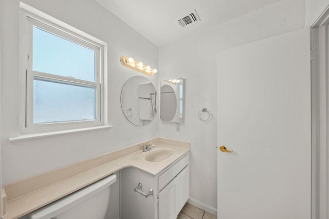 950 Rancho Roble Way, Sacramento, CA 95834