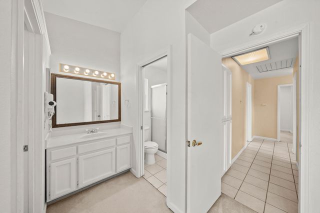 950 Rancho Roble Way, Sacramento, CA 95834