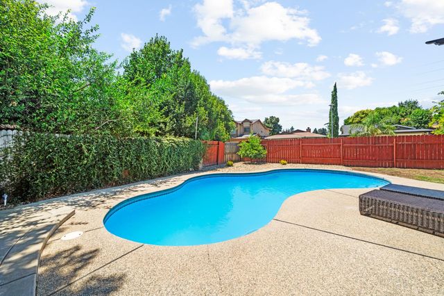 950 Rancho Roble Way, Sacramento, CA 95834