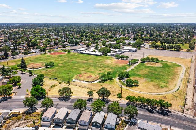 950 Rancho Roble Way, Sacramento, CA 95834