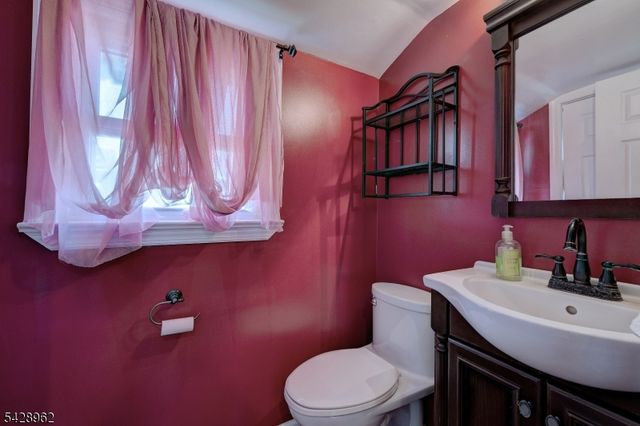 13 Hazel Ave, Livingston Twp., NJ 07039