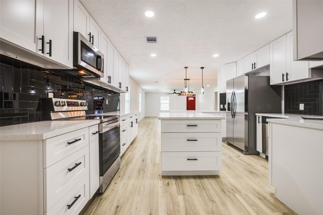 7067 Road 5913 10, Cleveland, TX 77327