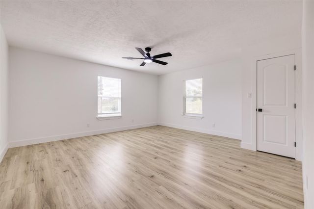 7067 Road 5913 10, Cleveland, TX 77327