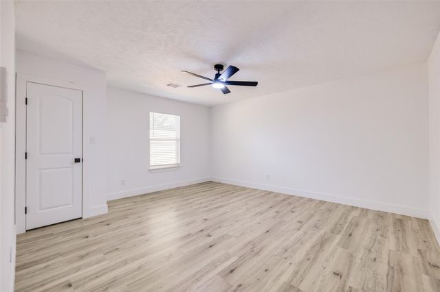 7067 Road 5913 10, Cleveland, TX 77327