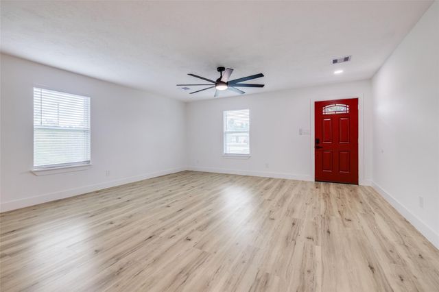 7067 Road 5913 10, Cleveland, TX 77327