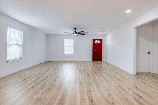 7067 Road 5913 10, Cleveland, TX 77327