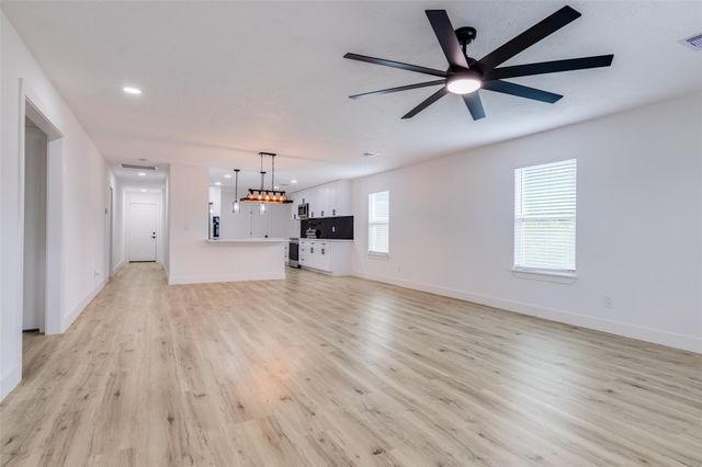 7067 Road 5913 10, Cleveland, TX 77327