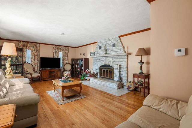 7 Everett Street, Stoneham, MA 02180