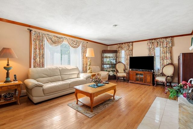 7 Everett Street, Stoneham, MA 02180