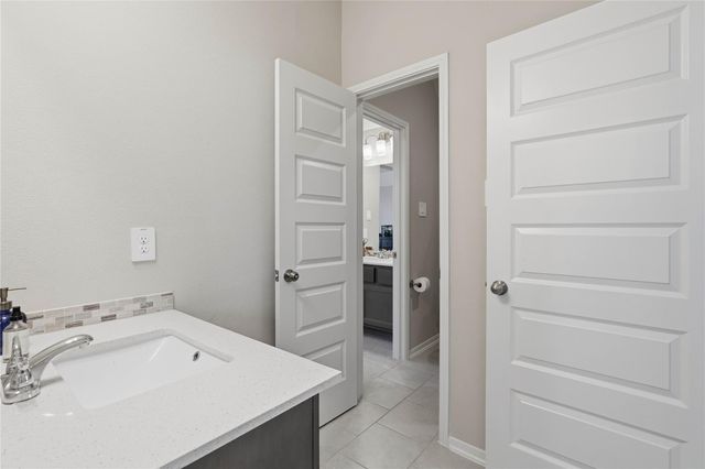 318 Calmato Woods Way, Conroe, TX 77318