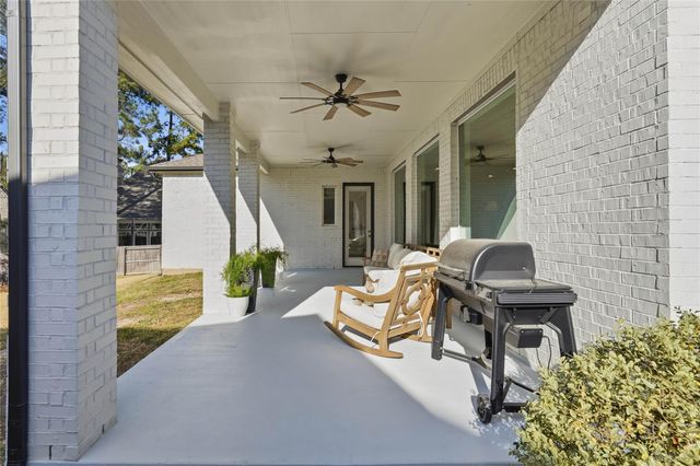 318 Calmato Woods Way, Conroe, TX 77318