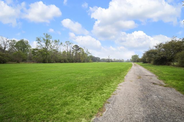 1400 County Road 2094, Liberty, TX 77575