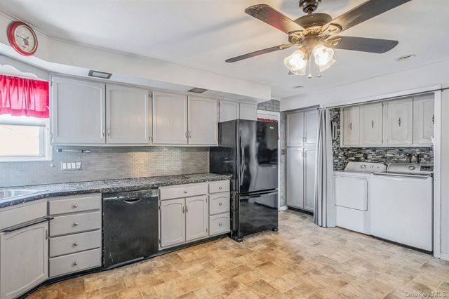 3589 Naomi Place, Seaford, NY 11783