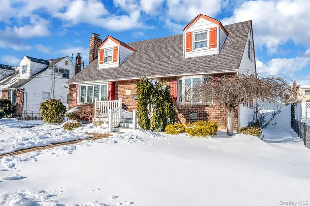 3589 Naomi Place, Seaford, NY 11783