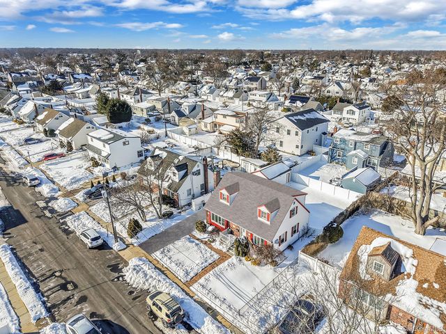 3589 Naomi Place, Seaford, NY 11783