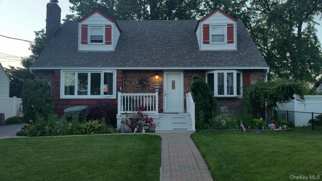 3589 Naomi Place, Seaford, NY 11783