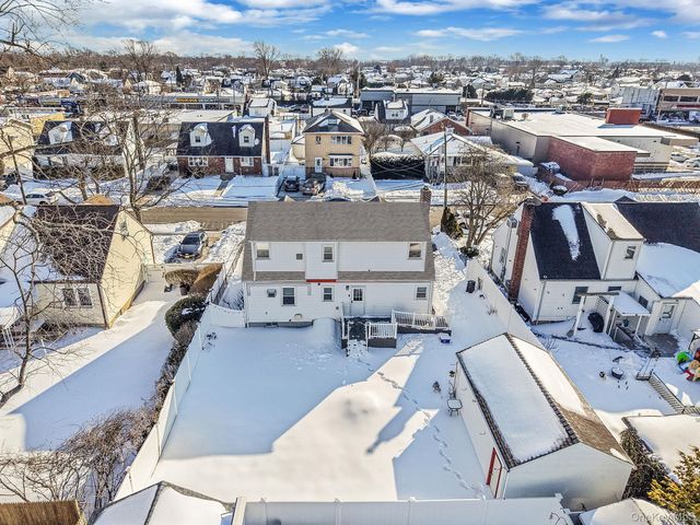 3589 Naomi Place, Seaford, NY 11783