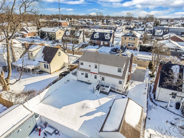 3589 Naomi Place, Seaford, NY 11783