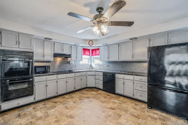 3589 Naomi Place, Seaford, NY 11783