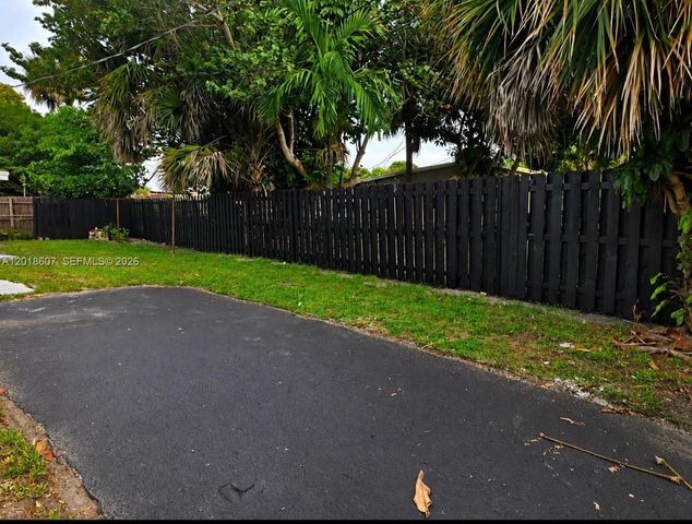 3401 NW 7th Street, Lauderhill, FL 33311