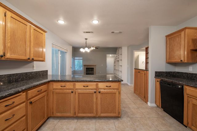 4739 W Bellaire Way, Fresno, CA 93722