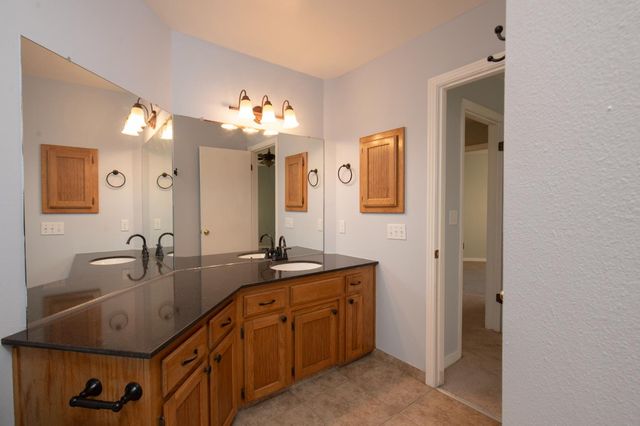 4739 W Bellaire Way, Fresno, CA 93722