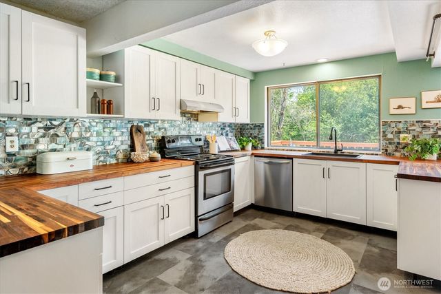 27420 141st Avenue SE, Kent, WA 98042