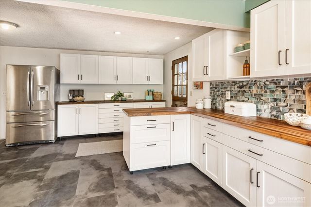 27420 141st Avenue SE, Kent, WA 98042