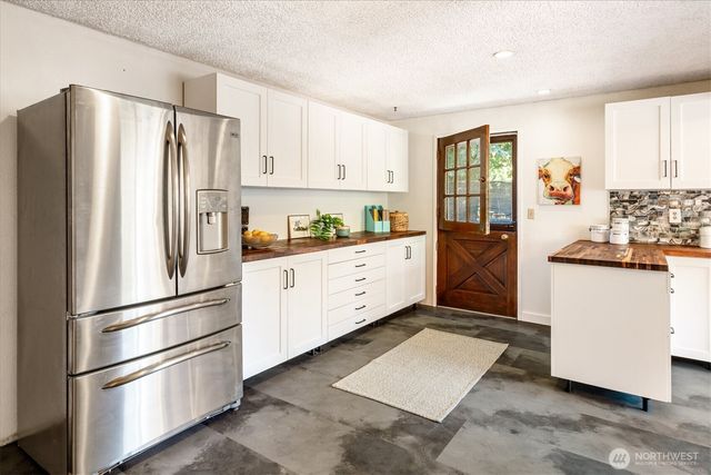 27420 141st Avenue SE, Kent, WA 98042
