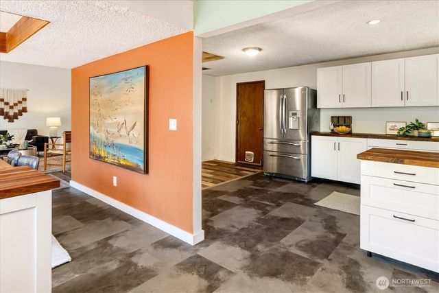 27420 141st Avenue SE, Kent, WA 98042