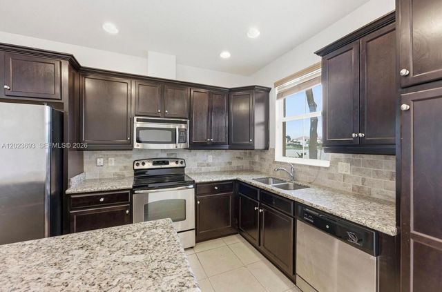 3065 Tortola Way, Cooper City, FL 33024
