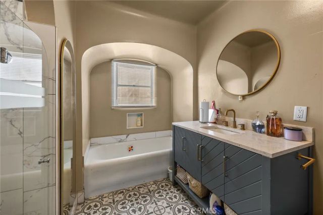 1030 W 80th, Los Angeles, CA 90044