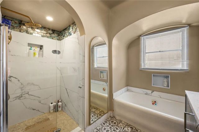 1030 W 80th, Los Angeles, CA 90044
